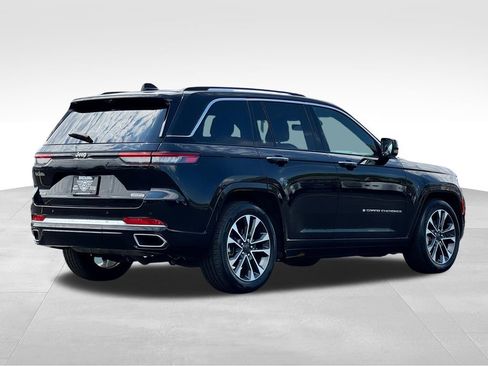 Used 2023 Jeep Grand Cherokee Overland w/ Luxury Tech Group IV AWD/4WD image 7