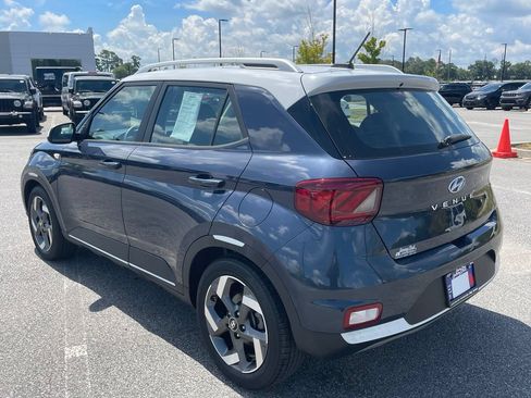 Used 2023 Hyundai Venue Limited w/ Cargo Package FWD image 16