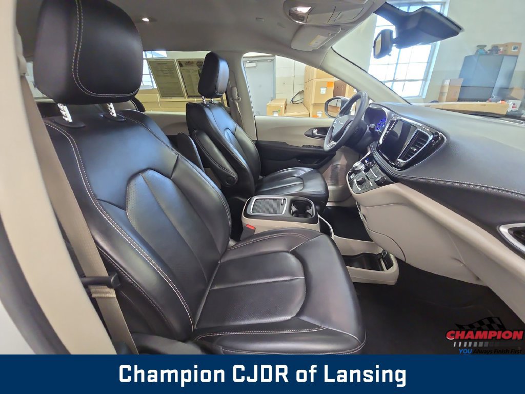 Used 2023 Chrysler Pacifica Touring-L FWD image 35