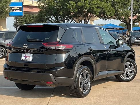 Used 2025 Nissan Rogue SV FWD image 4
