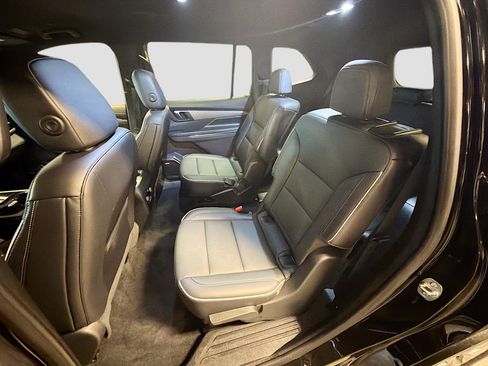 Used 2025 Buick Enclave Preferred image 27