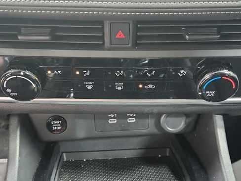 Used 2025 Nissan Rogue S AWD/4WD image 15