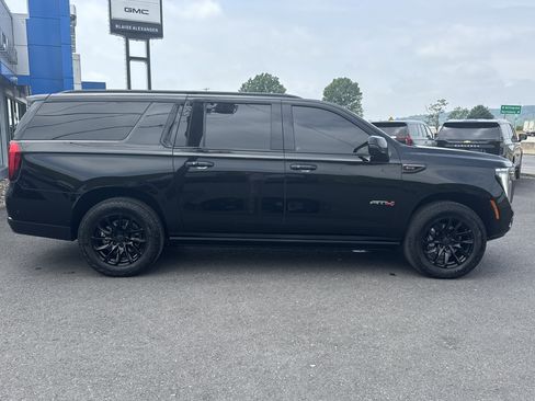 Used 2025 GMC Yukon XL AT4 Ultimate w/ LPO, Floor Liner Package AWD/4WD image 2