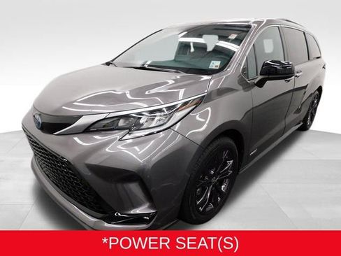 Used 2021 Toyota Sienna XSE w/ XSE Plus Package image 4