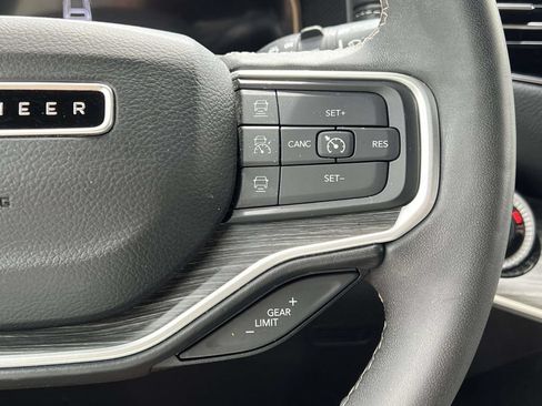 Certified 2024 Jeep Wagoneer L Series II w/ Flexible Seating Group AWD/4WD image 31