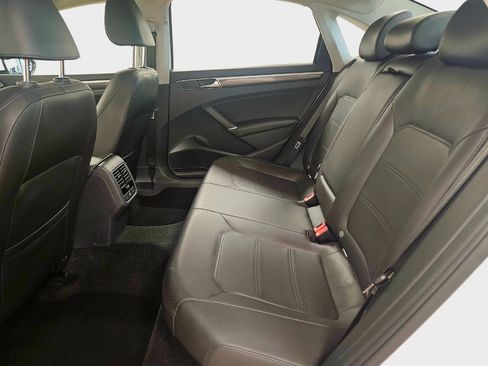 Used 2018 Volkswagen Passat 2.0T SE image 28