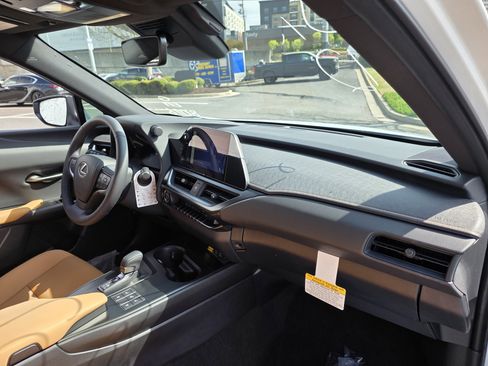 New 2026 Lexus UX 300h FWD image 28