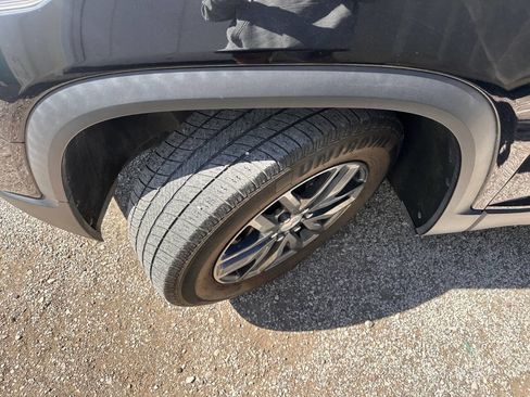 Used 2018 GMC Acadia SLT image 18