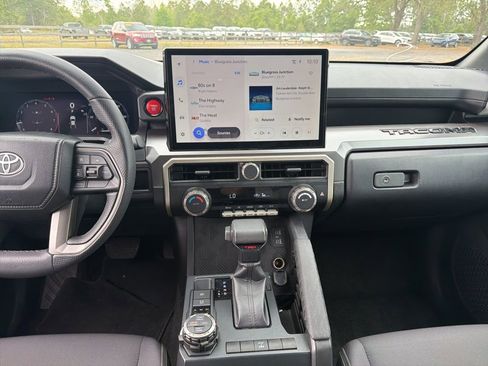 Used 2025 Toyota Tacoma TRD Off-Road AWD/4WD image 10