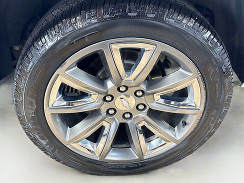 Used 2019 Chevrolet Suburban Premier AWD/4WD image 33