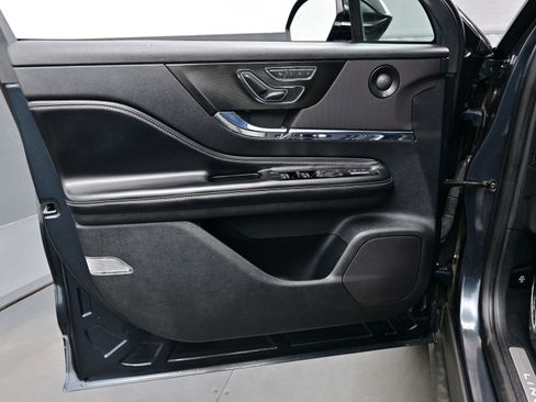 Used 2022 Lincoln Corsair Reserve w/ Equipment Group 201A image 10