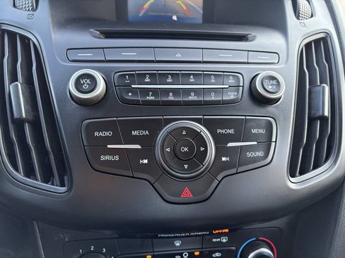 Used 2015 Ford Focus SE FWD image 29