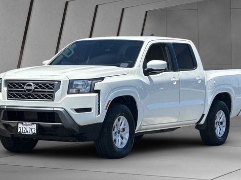 Used 2024 Nissan Frontier SV image 8