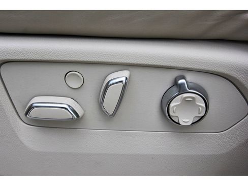 Certified 2025 Cadillac Escalade Sport Platinum w/ LPO, Floor Liner Package AWD/4WD image 28