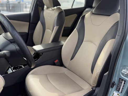 Used 2017 Toyota Prius Four Touring image 13