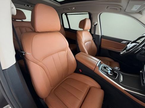 Used 2022 BMW X7 xDrive40i w/ Executive Package image 49
