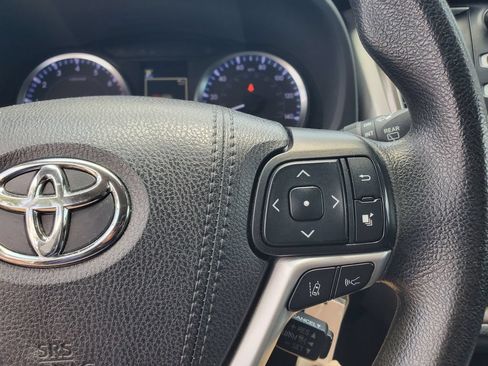 Used 2019 Toyota Highlander LE FWD image 24