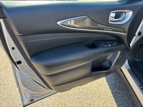 Used 2019 INFINITI QX60 Luxe w/ Essential Package image 10