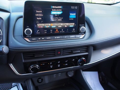 Used 2025 Nissan Rogue S FWD image 24