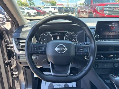 Used 2025 Nissan Rogue SV FWD image 11