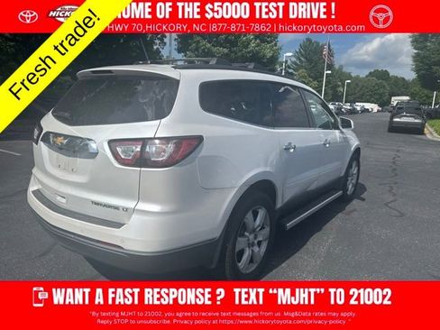 Used 2016 Chevrolet Traverse LT w/ Style and Technology Package FWD image 3