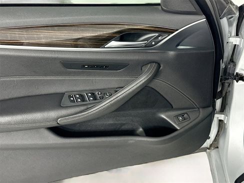 Used 2018 BMW 530i xDrive image 19