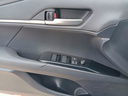 Used 2025 Toyota Camry SE image 15