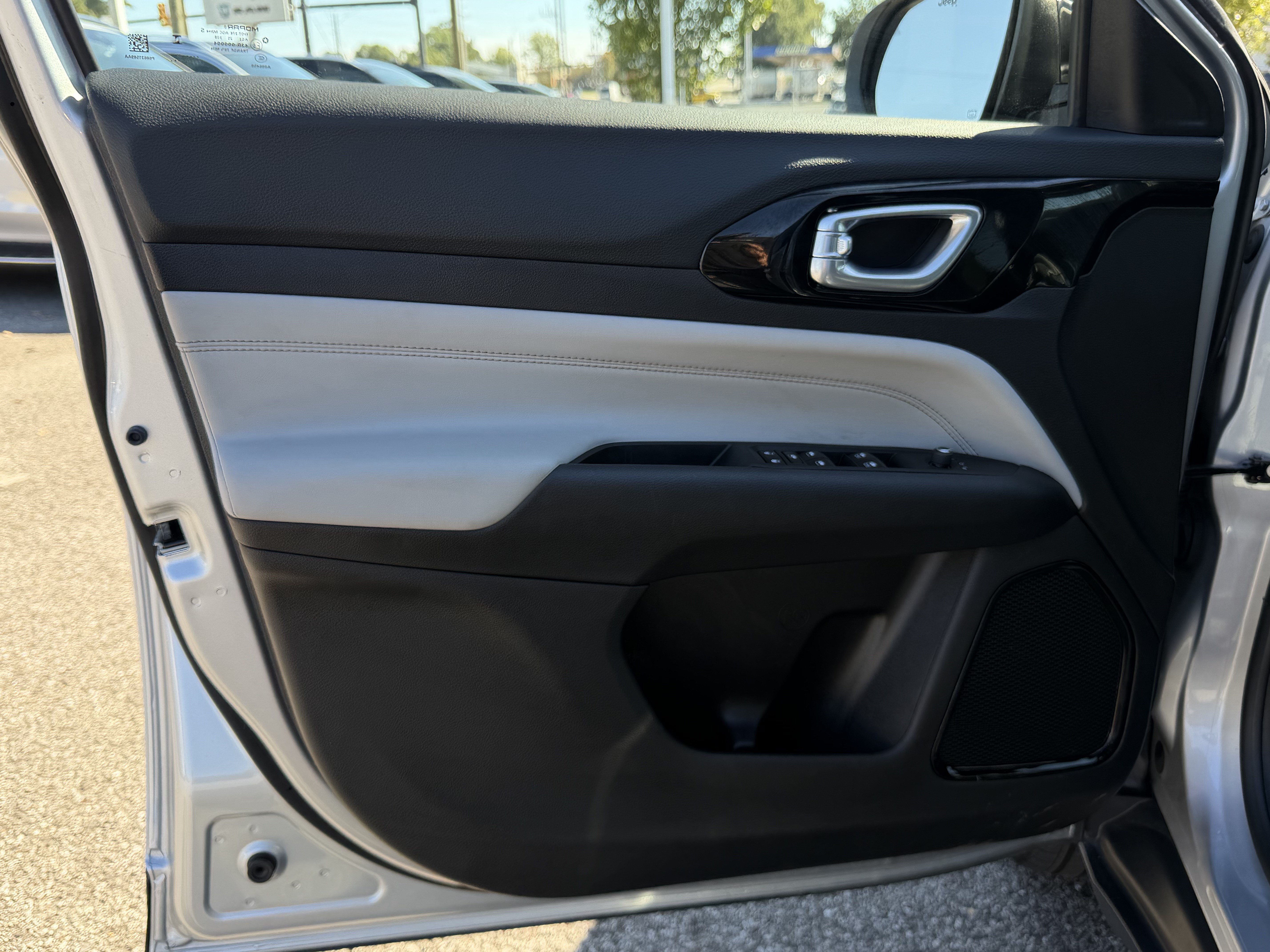 Used 2025 Jeep Compass Limited AWD/4WD image 14