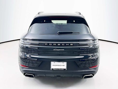 Certified 2025 Porsche Cayenne image 10