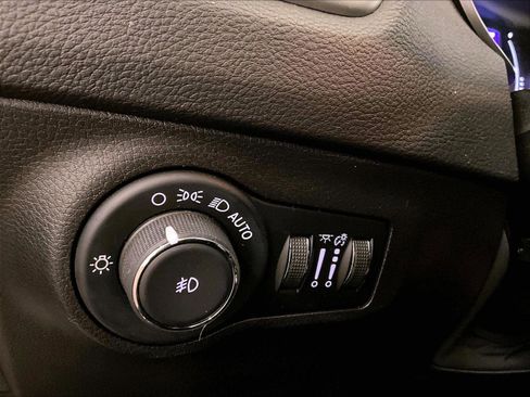 Used 2019 Jeep Compass Latitude w/ Cold Weather Group image 30