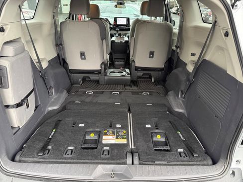 Used 2023 Toyota Sienna LE AWD/4WD image 16