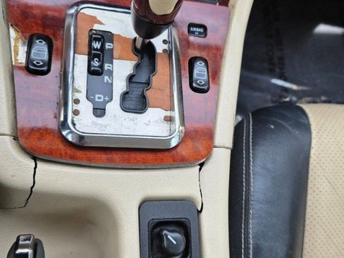 Used 2001 Mercedes-Benz SLK 320 image 16