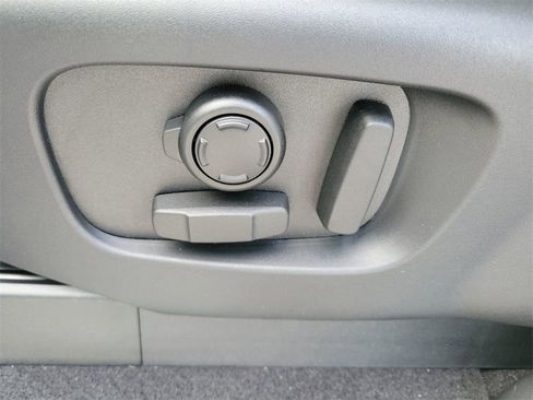 New 2025 Land Rover Discovery S image 27