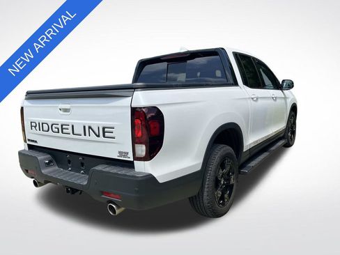 Used 2025 Honda Ridgeline Black Edition image 2