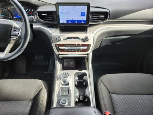 Used 2022 Ford Explorer XLT AWD/4WD image 12