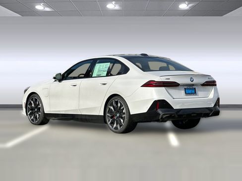 New 2026 BMW 550e xDrive w/ Premium Package AWD/4WD image 3