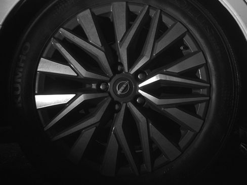 Used 2025 Nissan Altima 2.5 SV image 15