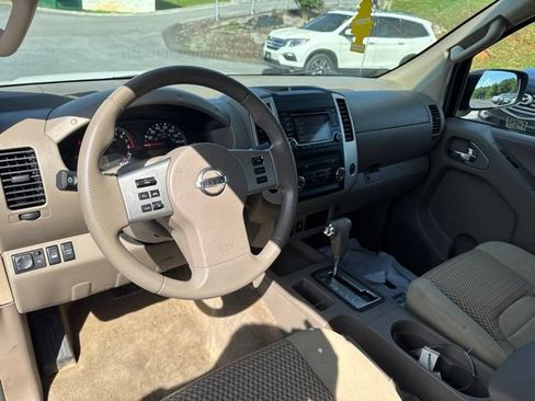 Used 2015 Nissan Frontier SV AWD/4WD image 12