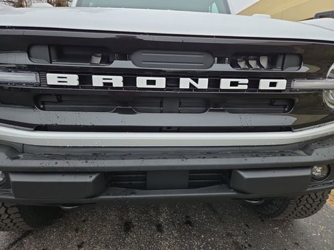 New 2025 Ford Bronco Outer Banks w/ Sasquatch Package AWD/4WD image 7
