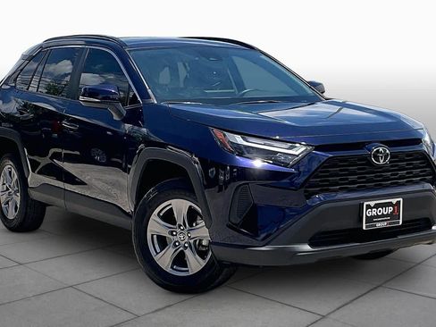 Used 2025 Toyota RAV4 XLE w/ Convenience Package FWD image 3
