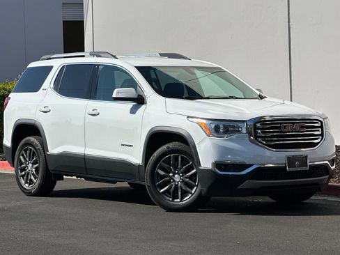 Used 2018 GMC Acadia SLT image 2