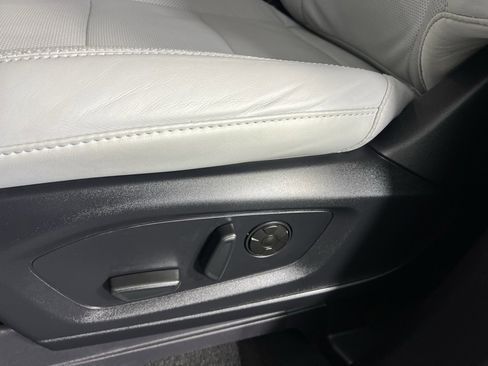 Used 2025 Ford Explorer Platinum w/ Ultimate Package image 23