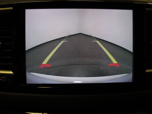 Used 2023 Chrysler Pacifica Touring-L FWD image 27