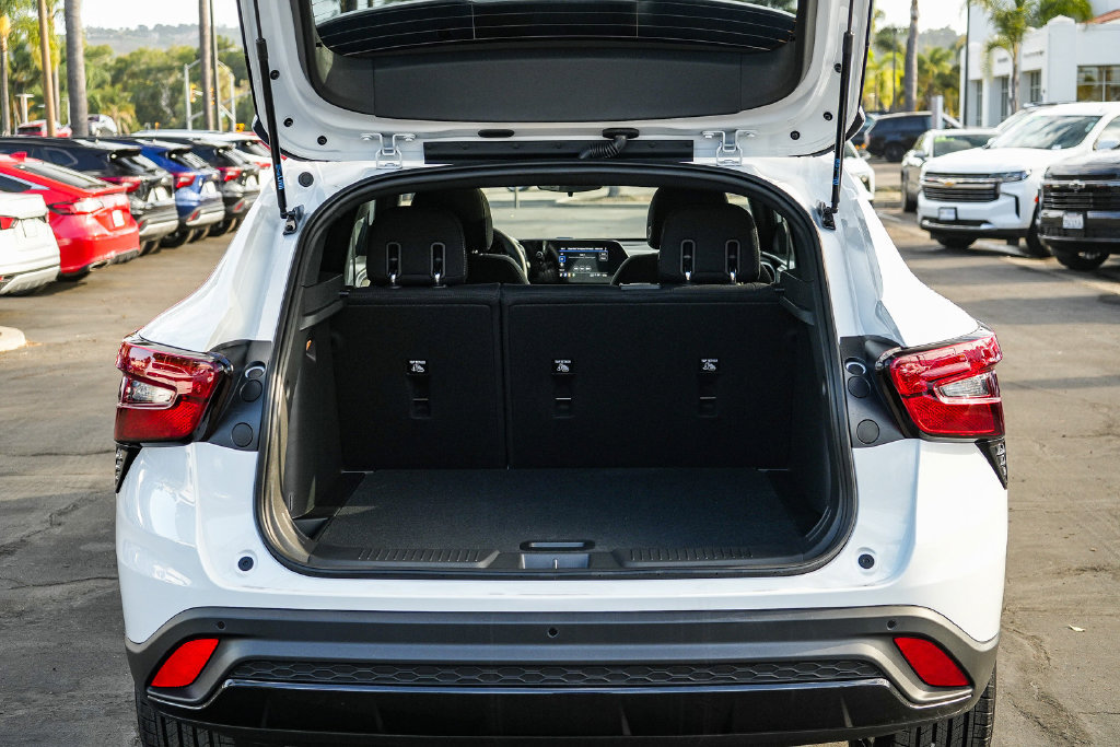 New 2026 Chevrolet Trax RS w/ Sunroof Package FWD image 25