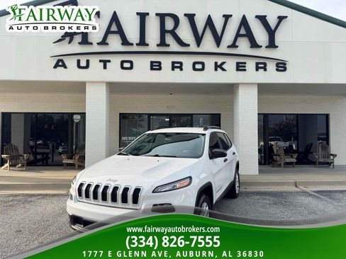 Used 2017 Jeep Cherokee Sport FWD image 1