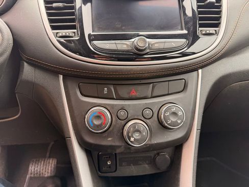 Used 2020 Chevrolet Trax LS FWD image 13