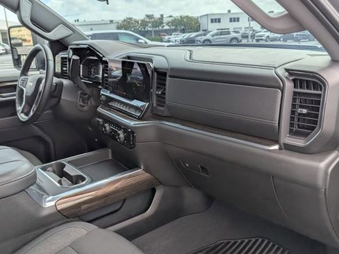 Used 2025 Chevrolet Silverado 2500 LT image 19