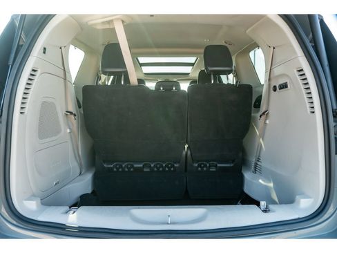 Used 2022 Chrysler Pacifica Limited FWD image 17