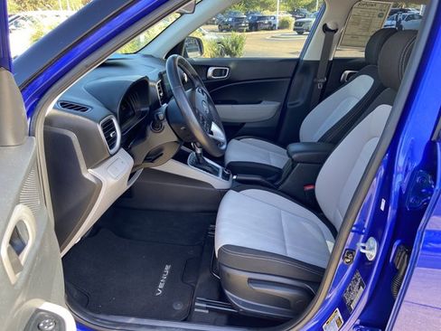 Used 2024 Hyundai Venue SEL image 33
