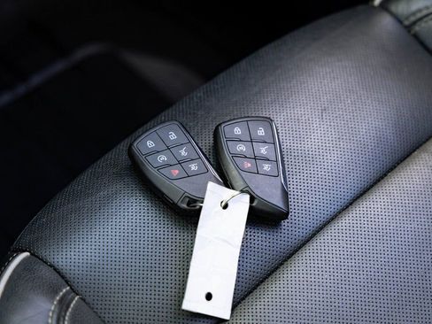 Used 2021 Chevrolet Tahoe Premier w/ Premium Package image 11